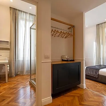 Vanity Navona