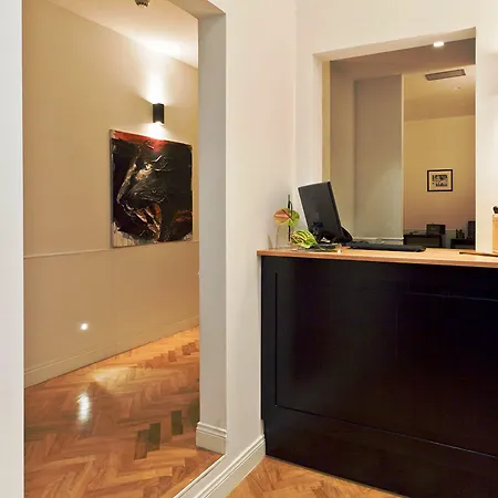 Vanity Navona Hotell 2*
