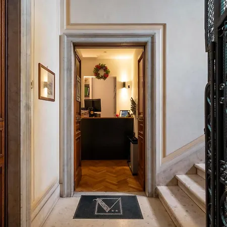 Vanity Navona Hotell 2*