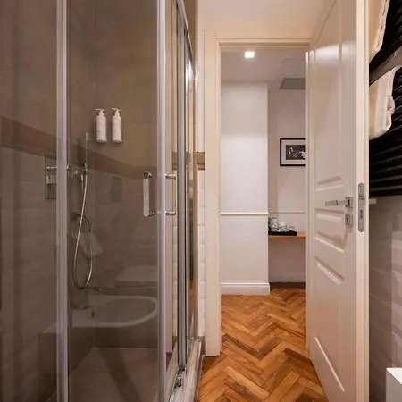 Vanity Navona Hotell 2*